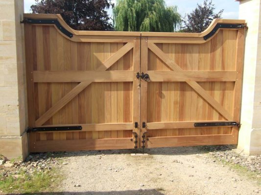 Входни врати за къщи - Дървени порти 