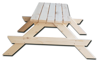 Дървена маса за пикник в градината